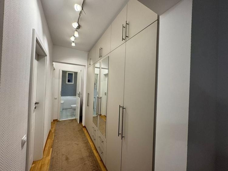 Apartament cu 3 camere în Mihai Bravu