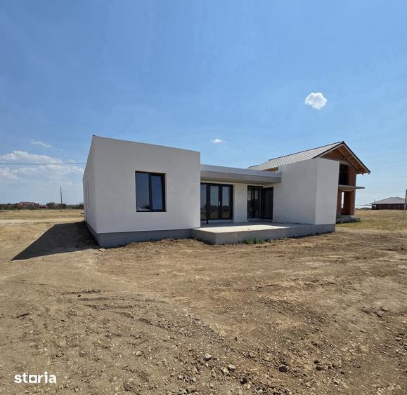 Casă cu 3 camere cu Teren 502 Mp în Sânmartin