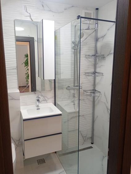 Apartament cu 3 camere semidecomandat în Drumul Taberei