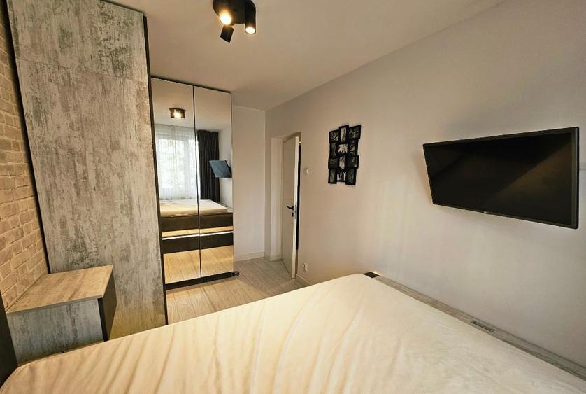 Apartament cu 3 camere semidecomandat în Titan