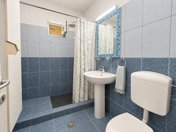 Casă individuală cu 3 camere cu Canalizare în Buftea