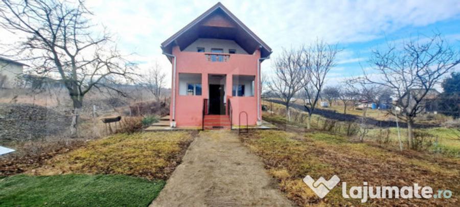Casă cu 2 camere cu Teren 1000 Mp în Dezmir