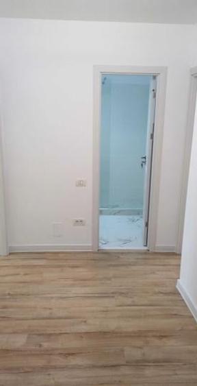 Apartament cu 2 camere decomandat în Trocadero