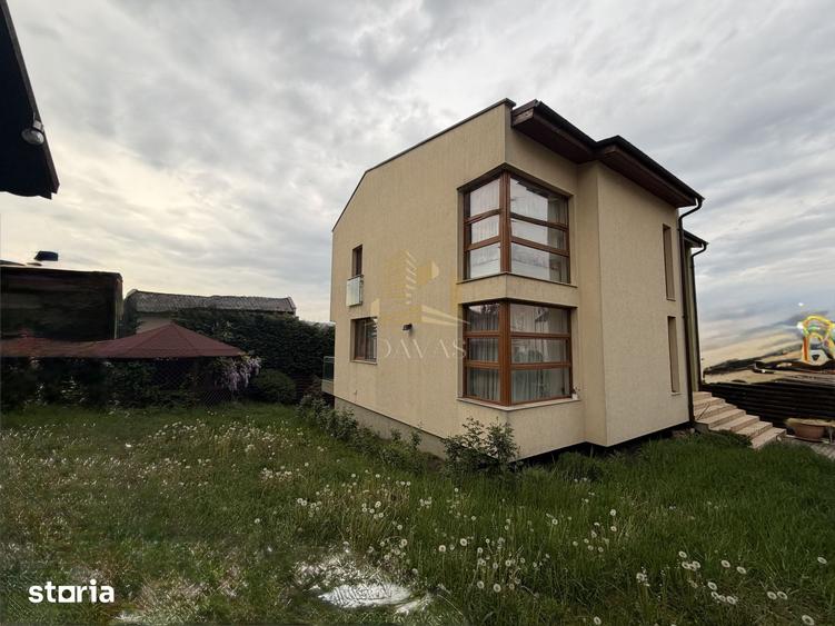Casă cu 5 camere cu Teren 500 Mp în Gruia