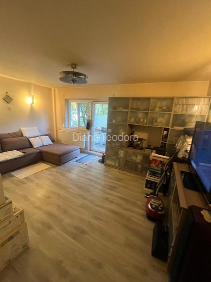 Tineretului-Scoala 97,Apartament 3 camere decomandat