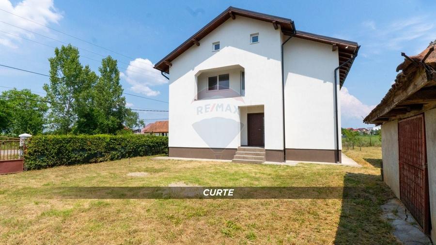 Casă individuală cu 5 camere cu Teren 600 Mp în Mireșu Mare