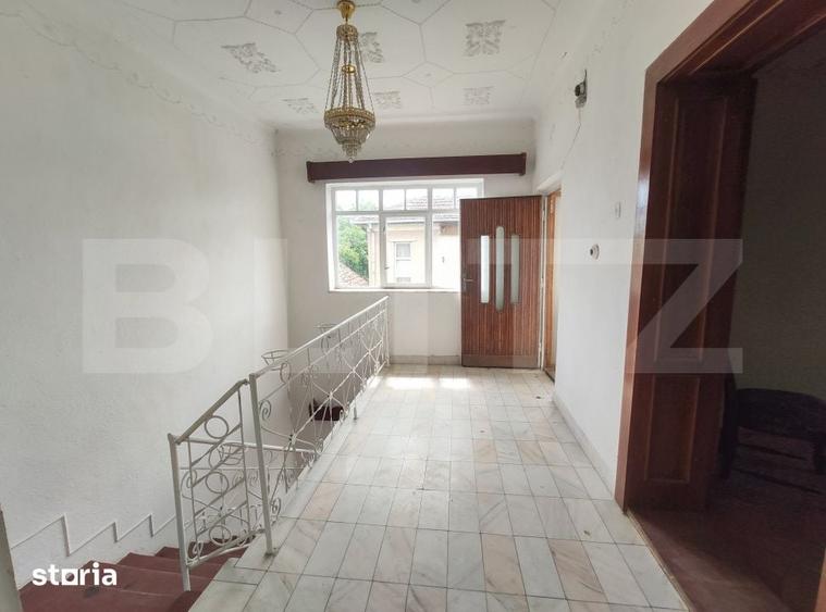 Casă cu 4 camere cu Teren 1100 Mp în Central