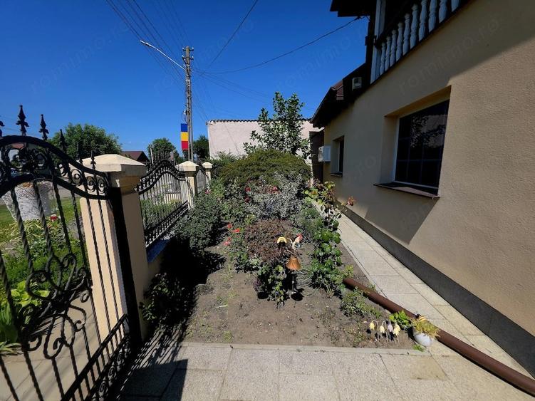 Casă cu 3 camere cu Teren 2836 Mp în Zănești