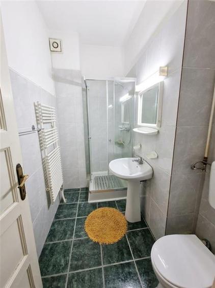 Apartament cu 4 camere decomandat în Bâlc