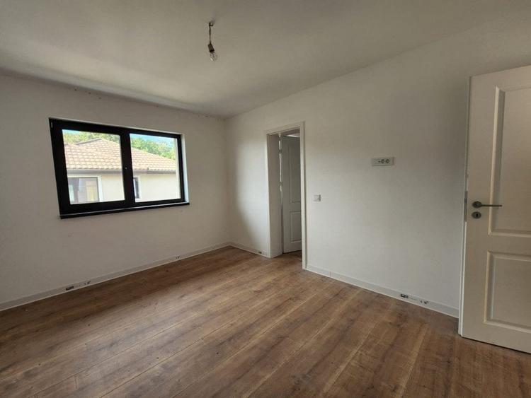 Duplex cu 4 camere cu Canalizare în Miroslava