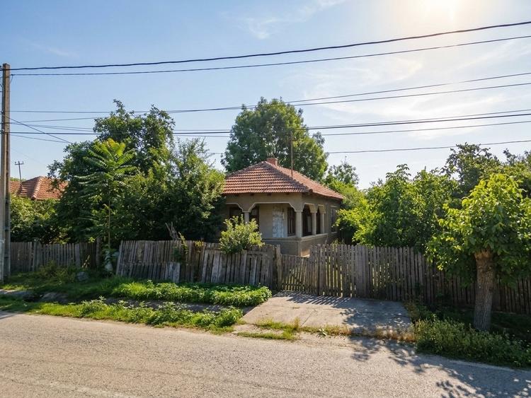 Casă individuală cu 3 camere cu Canalizare în Budeni