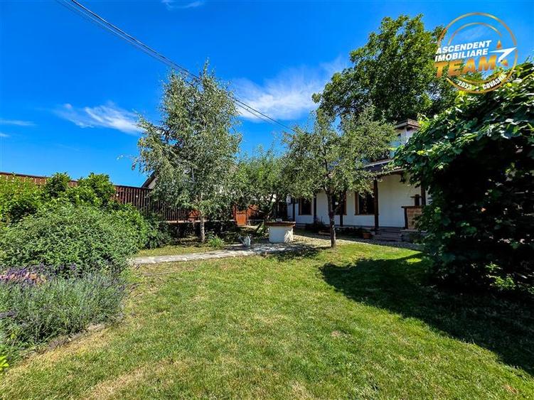 Casă individuală cu 7 camere cu Canalizare în Exterior Est
