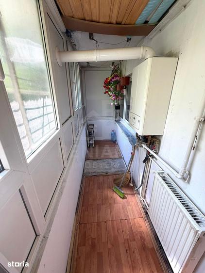 Apartament cu 3 camere semidecomandat în Craiovița Nouă