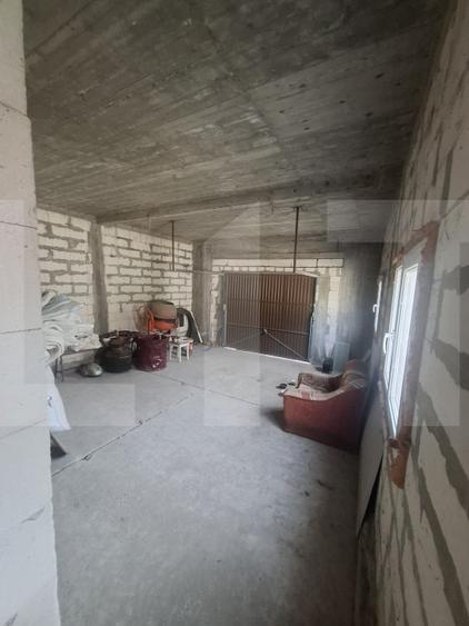 Casă individuală cu 4 camere cu Garaj în Teslui