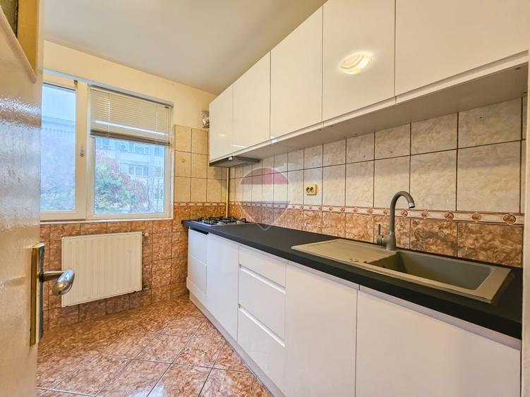 Apartament cu 3 camere semidecomandat, mobilat în Giulești