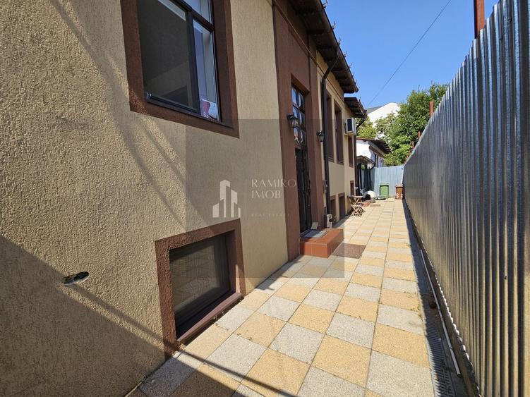 Casă individuală cu 5 camere cu Canalizare în Tineretului