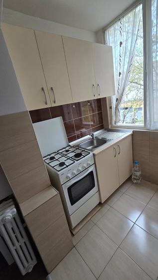 Garsonieră decomandată în Decebal