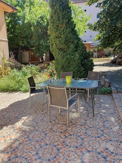 La 5 min de Spitalul Judetean ,teren 960mp , cu o Casa de locuit ?i dou Spa?iiComerciale intabulat