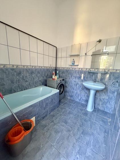 Apartament cu 3 camere semidecomandat în P-ța Maria