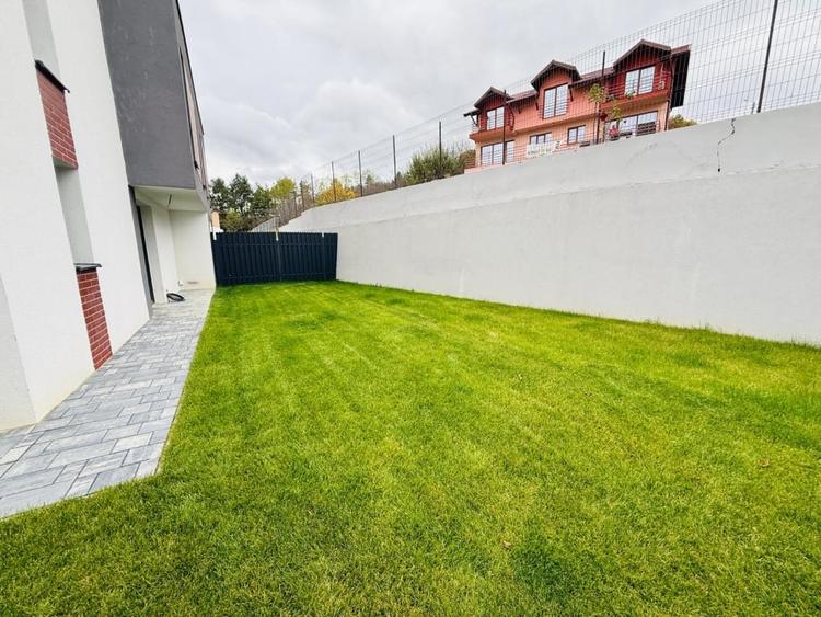 Duplex cu 5 camere cu Canalizare în Florești
