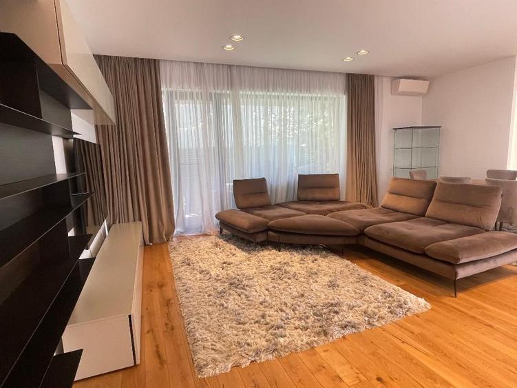 Duplex cu 5 camere cu Garaj în Iancu Nicolae