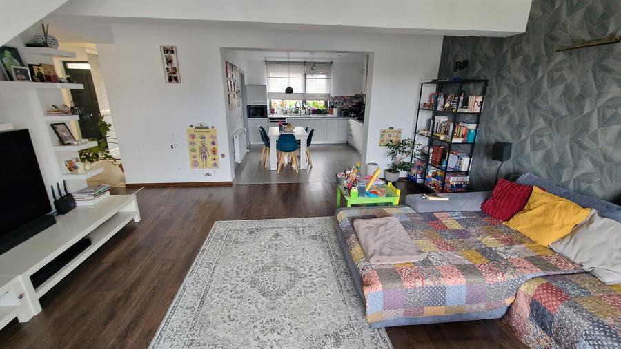 Casă cu 3 camere cu Teren 470 Mp în Sânpetru