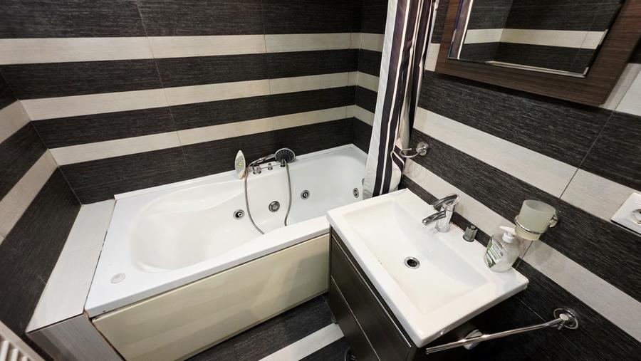 Apartament 3 camere de închiriat – Bulevardul Decebal | 81 mp | Centrală proprie - 18