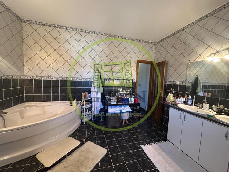 Hotel/Pensiune, de 2,963 mp, în Cernele
