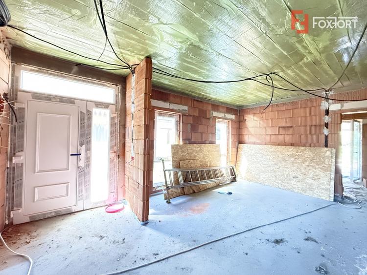 Duplex cu 5 camere cu Canalizare în Sânmihaiu Român
