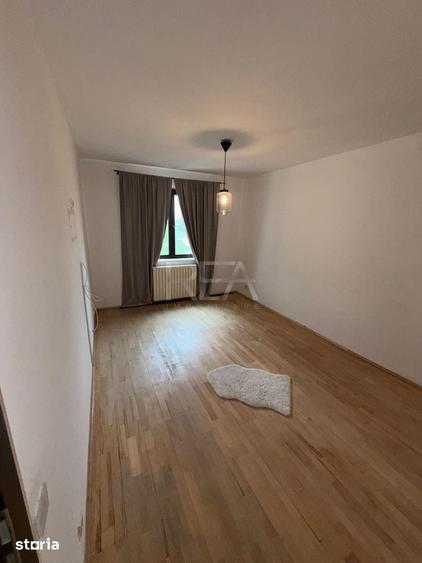 Apartament cu 4 camere semidecomandat în Crângași