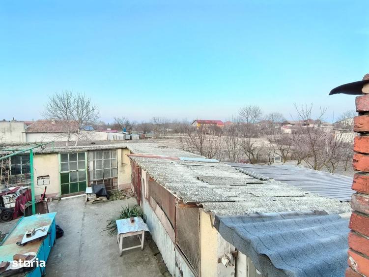 Casă cu 4 camere decomandat în Buziașului