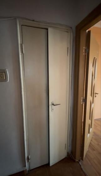 Apartament cu 3 camere semidecomandat în Cet