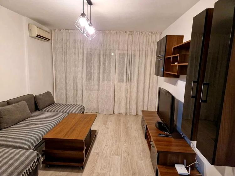 Apartament cu 3 camere decomandat, mobilat în Doamna Ghica