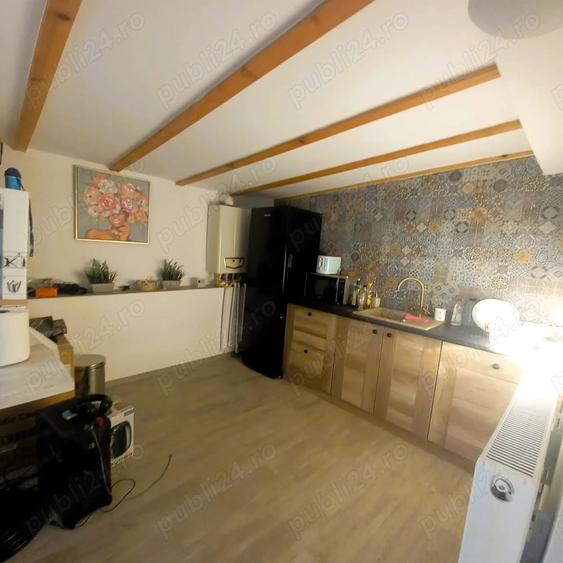 Casă cu 3 camere în Palazu Mare