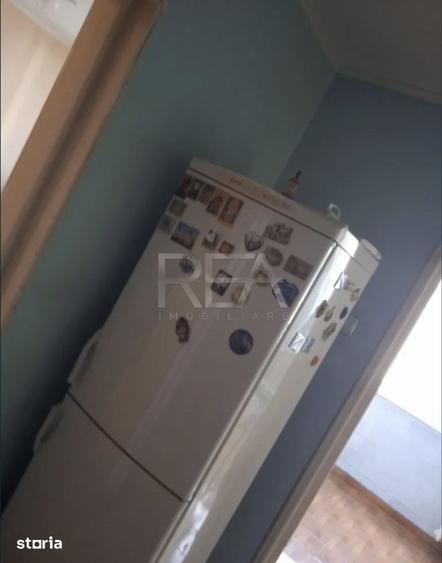 Apartament cu 3 camere semidecomandat în Drumul Taberei