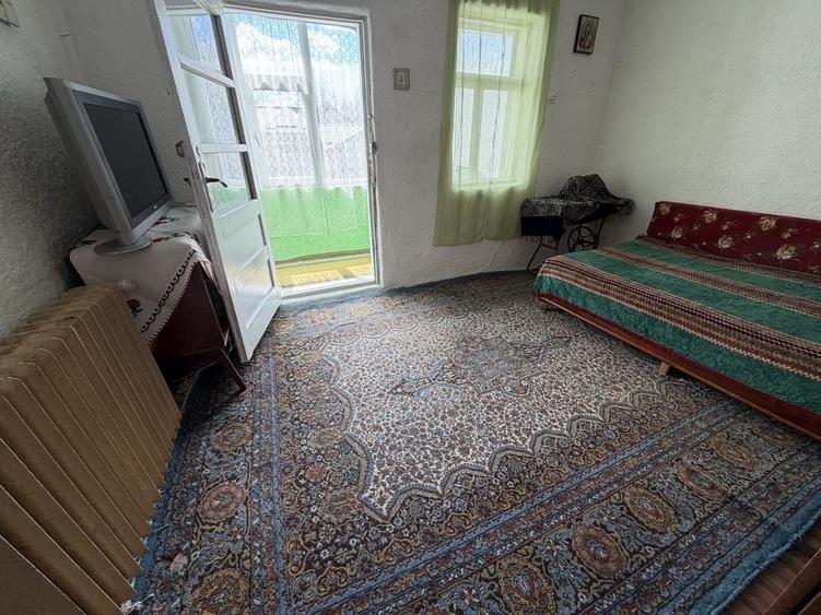 Casă cu 4 camere decomandat cu Teren 363 Mp în Central
