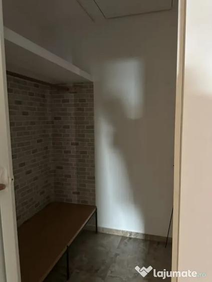 Casă cu 5 camere cu Teren 970 Mp în Independenței