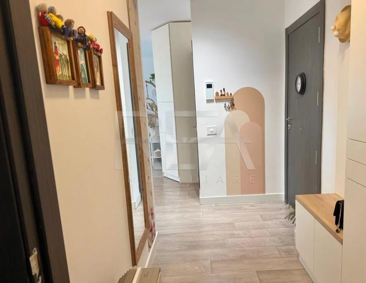 Apartament cu 5 camere decomandat, mobilat în Pajura