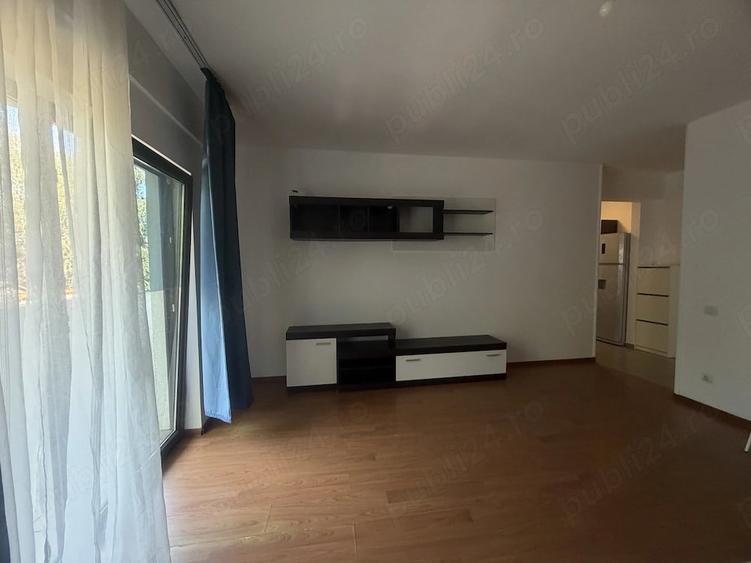 Apartament cu 3 camere decomandat în Băneasa