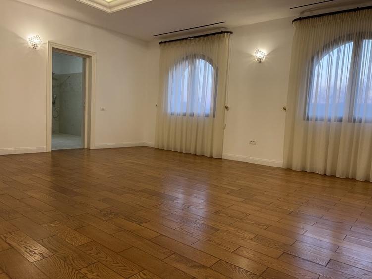 Casă individuală cu 10 camere cu Garaj în Pipera