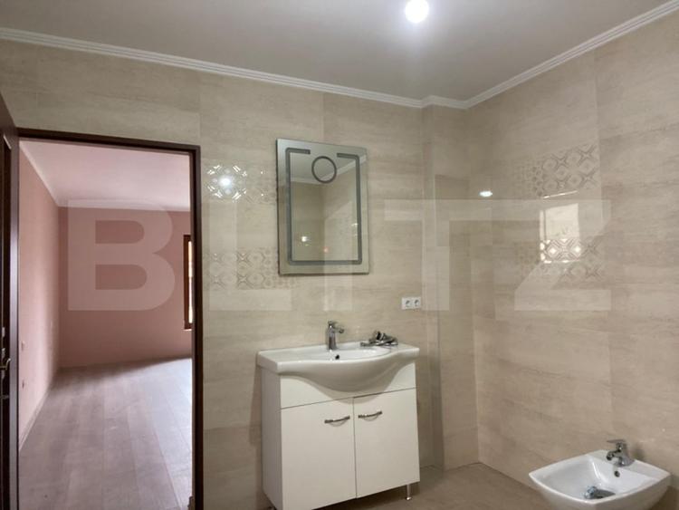 Casă individuală cu 5 camere cu Teren 7100 Mp în Exterior Nord