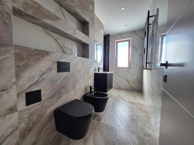 Apartament cu 3 camere semidecomandat în Valea Lupului