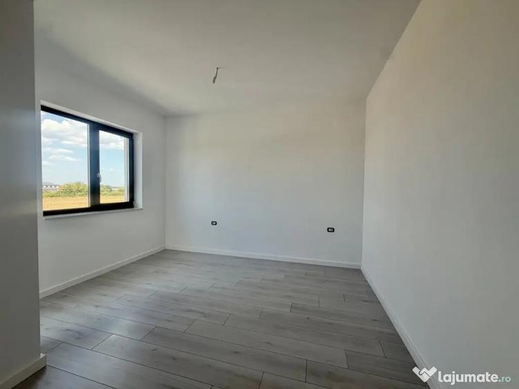 Casă cu 4 camere cu Teren 270 Mp în Giroc
