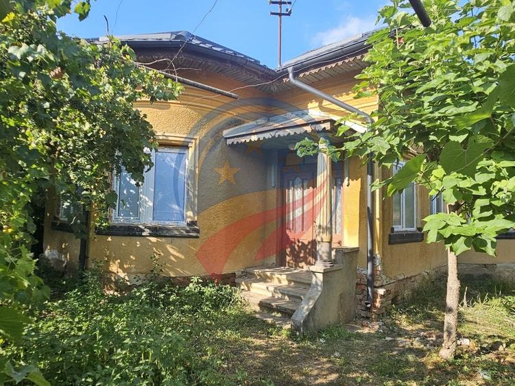 Casă individuală cu 4 camere cu Canalizare în Foișor