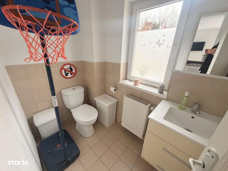 Casă cu 4 camere cu Canalizare în Central
