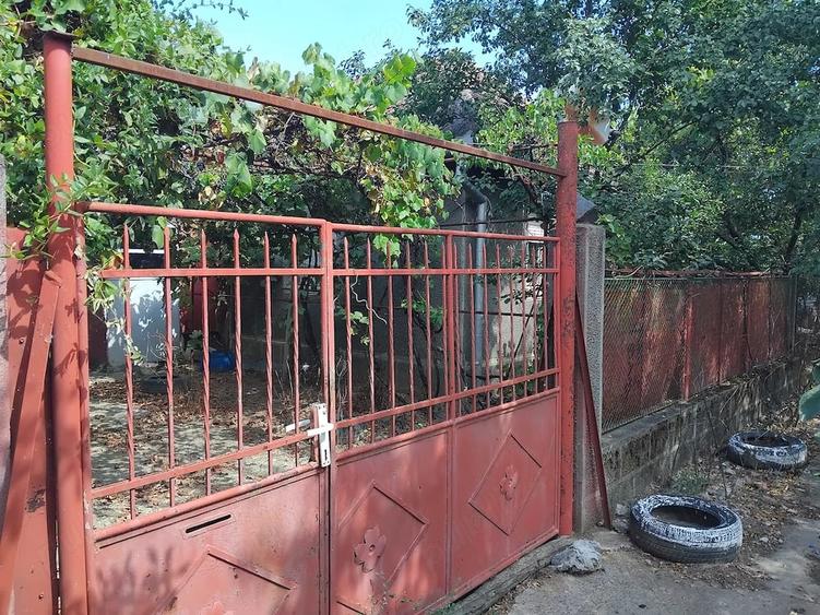 Casă cu Teren 1000 Mp în Central
