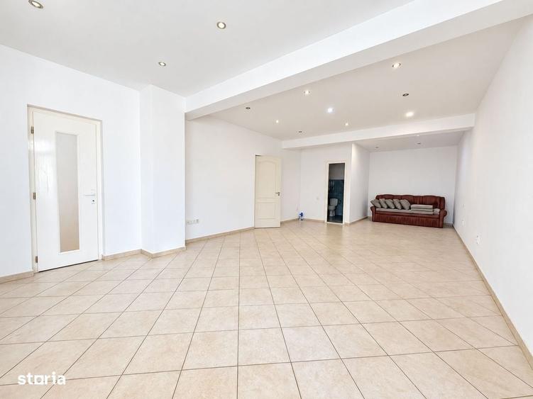 Casă cu 3 camere cu Teren 200 Mp în Central