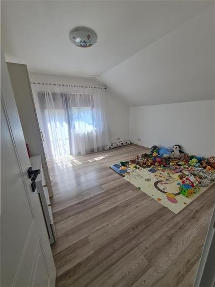 Casă individuală cu 4 camere cu Teren 300 Mp în Hărman