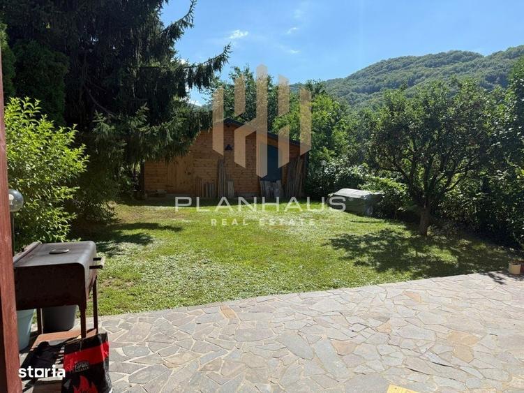 Casă cu 4 camere în Ferneziu