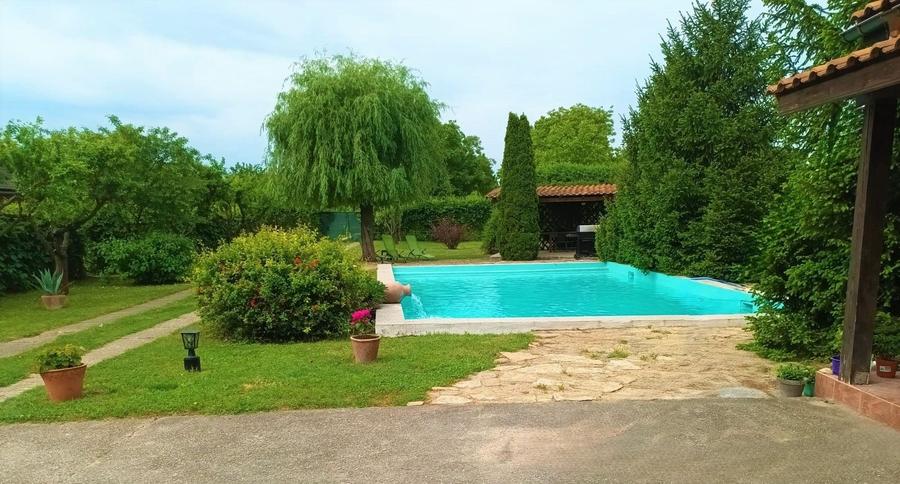 Casă individuală cu 8 camere cu Piscina în Ghermănești